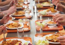 Bund und Länder sind Vorbild bei Regionalität in Großküchen Die Gemeinschaftsverpflegung soll optimiert werden: Die Agrarreferenten fordern ein Bekenntnis zu mehr regionalen Lebensmitteln.