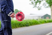 Ausreisekontrollen: Was heißt das für die Landwirtschaft? Polizist Mit Kelle