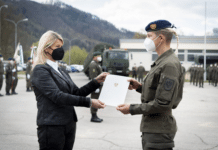 Erste Regimentskommandantin