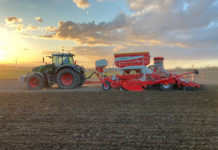 Zwischenfrucht-Säaggregat auf Mulchsaatmaschine