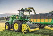 Neue John Deere-Feldhäcksler mit JD18X-Motoren