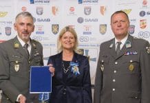 Deutschmeisterbataillon zeichnete Klaudia Tanner aus