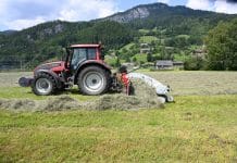 Respiro-Bandschwader nun auch für Traktoren mit Rückfahreinrichtung