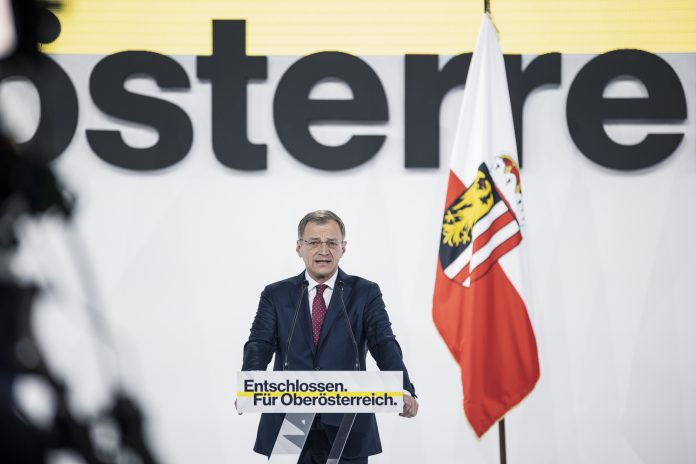 Entsprechend dem Parteitags-Motto stellt Landeshauptmann Thomas Stelzer politische und gestalterische Entschlossenheit ins Zentrum seiner Rede: „Was Oberösterreich braucht, um nach vorne zu kommen und vorne zu bleiben, ist Entschlossenheit“.