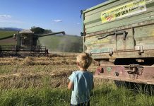 Bauern informieren Verkehrsteilnehmer