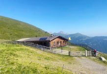 Die traditionellen Holzzäune der Vallmeritzalm