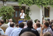 Bauernhöfe bilden das Rückgrat unserer blau-gelben Wirtschaft