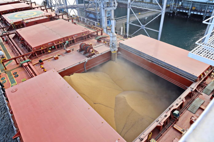 Beladung im Hafen