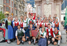 Trachtenjugend tanzte in Innsbruck auf