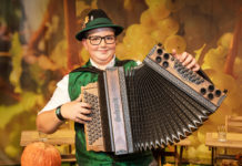 Zuerst pflückte er ein Almbleamerl