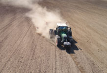 Frankreichs Landwirte kaufen munter Traktoren