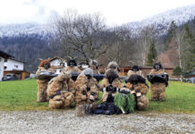Breitenbachs Bauernbuben sind Träger der Tradition des Peaschtln laffn