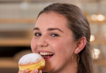 Die junge Krapfenbäckerin