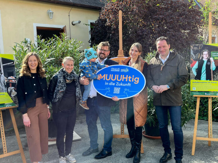 240418 01w Hofuebernahme Gruppe