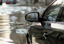 Hochwasserschäden am Auto: Fahrzeug nicht selbst starten