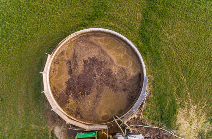 Offene Grube mit Separator