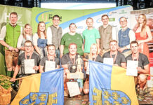 Goldregen beim Sensenmähen