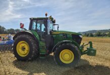 Neue Traktorserie und Mähdrescher in Grün-Gelb