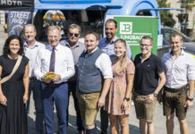 Die Jungbauern fahren mit dem Foodtruck durch das Land