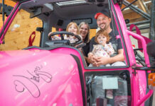 Werksschau mit besonderen Traktoren