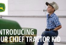John Deere ernennt Jackson Laux zum “Chief Tractor Kid”