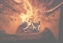 Wer mit Holz heizt, spart Geld