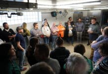 Farmfluencer öffnen Hoftüre und erklären die Kreislaufwirtschaft in der Schweinehaltung