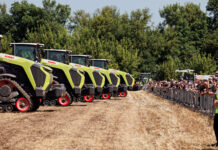 Traktoren mit mehr als 10.000 PS übergeben