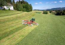 Pöttinger-Vierkreiselschwader mit neuer Komfortsteuerung