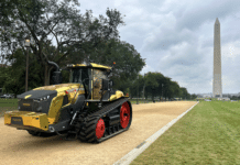 Ein goldener Raupentraktor