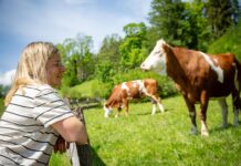 Farmfluencerin Sandra Klappacher öffnet ihre Hoftore